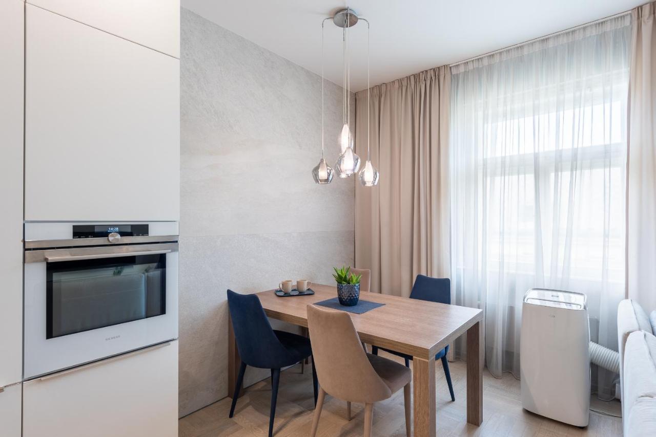 New Luxury Apt With Ac&Parking In The Center Of Prague Apartment Exterior photo