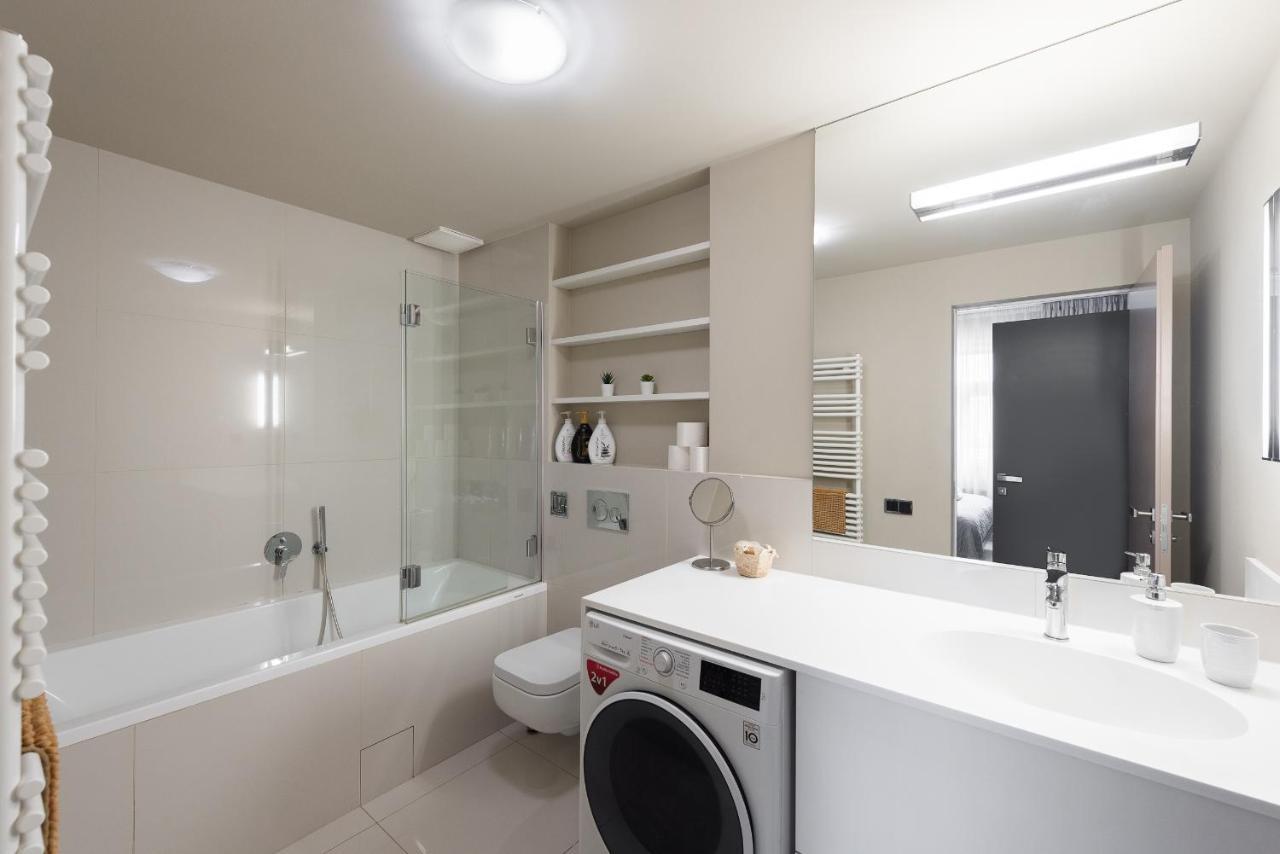 New Luxury Apt With Ac&Parking In The Center Of Prague Apartment Exterior photo
