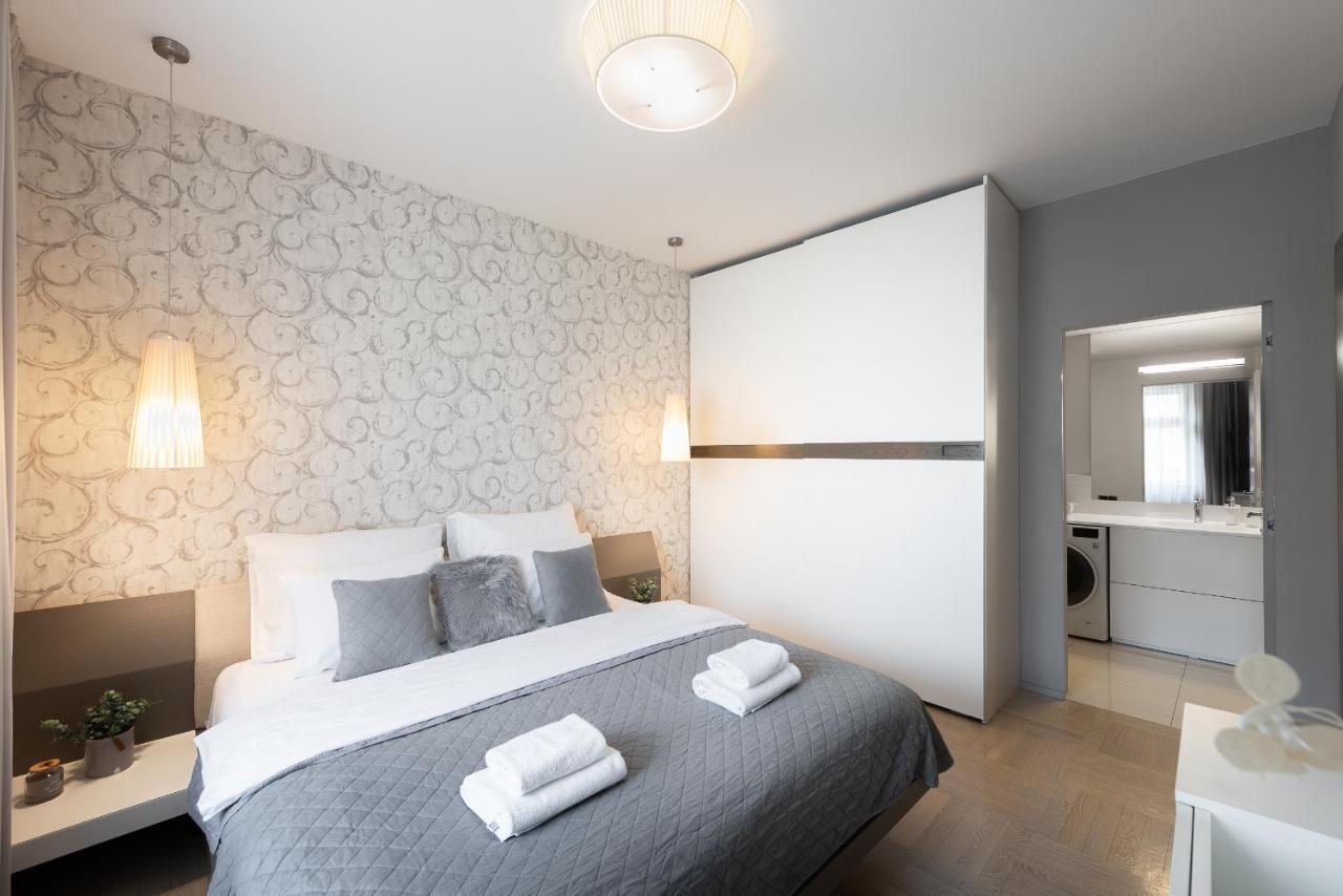 New Luxury Apt With Ac&Parking In The Center Of Prague Apartment Exterior photo