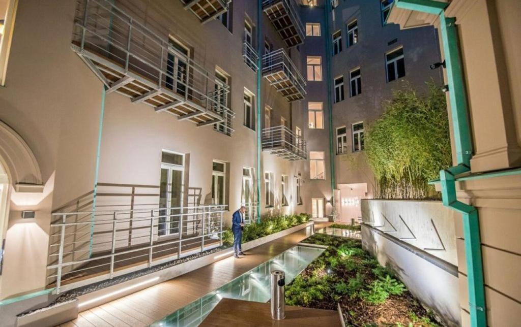 New Luxury Apt With Ac&Parking In The Center Of Prague Apartment Exterior photo